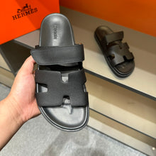 Carregar imagem no visualizador da galeria, Sandália "Chypre " Hermès Preta Caviar