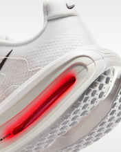 Carregar imagem no visualizador da galeria, Nike Vomero Premium - White