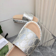 Carregar imagem no visualizador da galeria, Gucci Angelina Platform 55 mm Sandal Silver Jacquard
