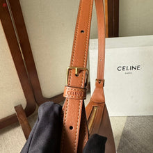 Carregar imagem no visualizador da galeria, Celine Heloïse Cuir Triomphe Brown