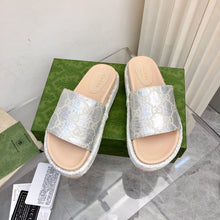 Carregar imagem no visualizador da galeria, Gucci Angelina Platform 55 mm Sandal Silver Jacquard