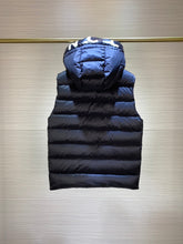Carregar imagem no visualizador da galeria, MONCLER SLEEVELESS - BOURNE WHITE \ BLACK