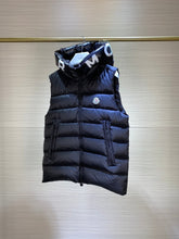 Carregar imagem no visualizador da galeria, MONCLER SLEEVELESS - BOURNE WHITE \ BLACK