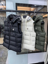 Carregar imagem no visualizador da galeria, MONCLER SLEEVELESS - BOURNE WHITE \ BLACK