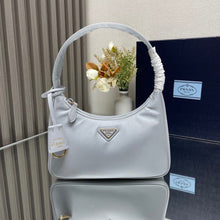 Carregar imagem no visualizador da galeria, Bolsa Prada mini Re-Edition 2000