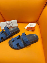 Carregar imagem no visualizador da galeria, Hermes Chypre Sandal Navy Calfskin Leather