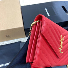 Carregar imagem no visualizador da galeria, Saint Laurent Should Bag red