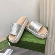 Carregar imagem no visualizador da galeria, Gucci Angelina Platform 55 mm Sandal Silver Jacquard