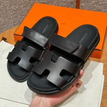 Carregar imagem no visualizador da galeria, Hermes Chypre Sandal Noir Calfskin Leather