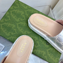Carregar imagem no visualizador da galeria, Gucci Angelina Platform 55 mm Sandal Silver Jacquard