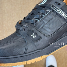 Carregar imagem no visualizador da galeria, Tênis Trainer Louis Vuitton Preto/Marrom