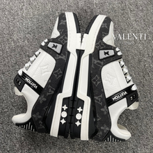 Carregar imagem no visualizador da galeria, Tênis Trainer Louis Vuitton Branco/Preto Jeans