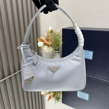 Carregar imagem no visualizador da galeria, Bolsa Prada mini Re-Edition 2000