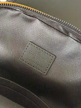 Carregar imagem no visualizador da galeria, Avenue Sling Bag