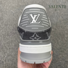 Carregar imagem no visualizador da galeria, Tênis Trainer Louis Vuitton Branco/Cinza Jeans