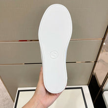 Carregar imagem no visualizador da galeria, GUCCI GG Supreme Slip On