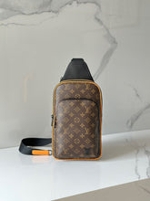 Carregar imagem no visualizador da galeria, Avenue Sling Bag