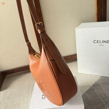Carregar imagem no visualizador da galeria, Celine Heloïse Cuir Triomphe Brown