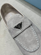 Carregar imagem no visualizador da galeria, Prada Suede Loafers Grey