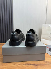 Carregar imagem no visualizador da galeria, Prada Downtown