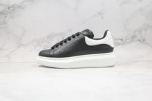 Carregar imagem no visualizador da galeria, Alexander Mcqueen Oversized Black White
