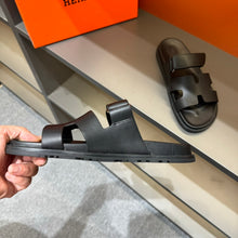 Carregar imagem no visualizador da galeria, Sandália "Chypre " Hermès Preta