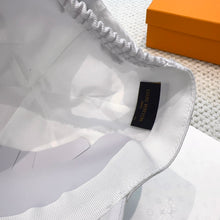 Carregar imagem no visualizador da galeria, Boné LV Branco