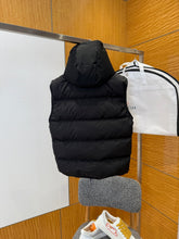 Carregar imagem no visualizador da galeria, Colete Moncler All Black