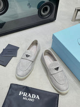 Carregar imagem no visualizador da galeria, Prada Suede Loafers Grey