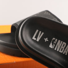 Carregar imagem no visualizador da galeria, Chinelo Slide NBA Black Monogram