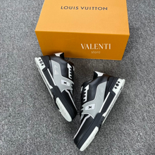 Carregar imagem no visualizador da galeria, Tênis Trainer Louis Vuitton Preto/Cinza/Branco
