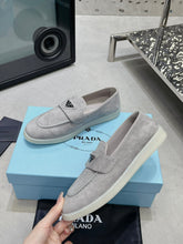 Carregar imagem no visualizador da galeria, Prada Suede Loafers Grey