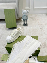 Carregar imagem no visualizador da galeria, Gucci And Ebony GG Canvas White