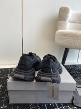 Carregar imagem no visualizador da galeria, Balenciaga 3XL Black Rhinestones