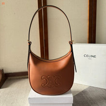 Carregar imagem no visualizador da galeria, Celine Heloïse Cuir Triomphe Brown