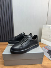 Carregar imagem no visualizador da galeria, Prada Downtown