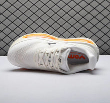 Cargar imagen en el visor de la galería, Nike Vomero Premium - Beige/Naranja