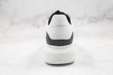 Carregar imagem no visualizador da galeria, Alexander Mcqueen Oversized Black White