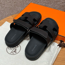 Carregar imagem no visualizador da galeria, Hermes Chypre Sandal Noir Calfskin Leather