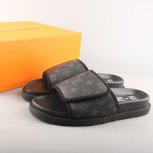 Carregar imagem no visualizador da galeria, Chinelo Slide NBA Black Monogram