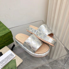 Carregar imagem no visualizador da galeria, Gucci Angelina Platform 55 mm Sandal Silver Jacquard