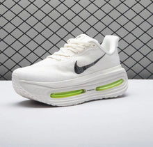 Cargar imagen en el visor de la galería, Nike Vomero Premium - Blanco/Verde
