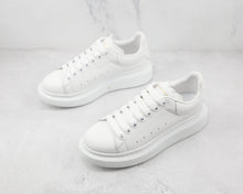 Carregar imagem no visualizador da galeria, Alexander McQueen Oversized White