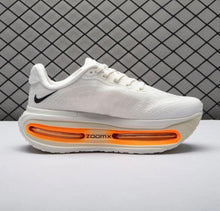 Cargar imagen en el visor de la galería, Nike Vomero Premium - Beige/Naranja