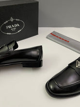 Carregar imagem no visualizador da galeria, Sapato Prada Black