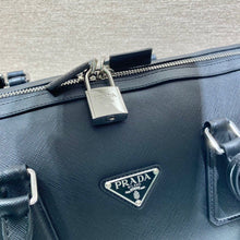 Carregar imagem no visualizador da galeria, Prada Mala Em Couro Saffiano