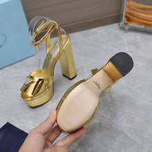 Carregar imagem no visualizador da galeria, Prada Leather Sandal with Platform Gold