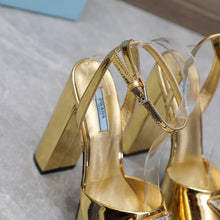 Carregar imagem no visualizador da galeria, Prada Leather Sandal with Platform Gold