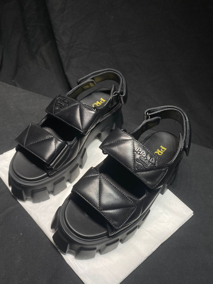 Sandalias Prada de plataforma de cuero napa negras