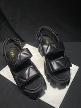 Carregar imagem no visualizador da galeria, Sandália Prada Flatform Em Couro Napa Preto